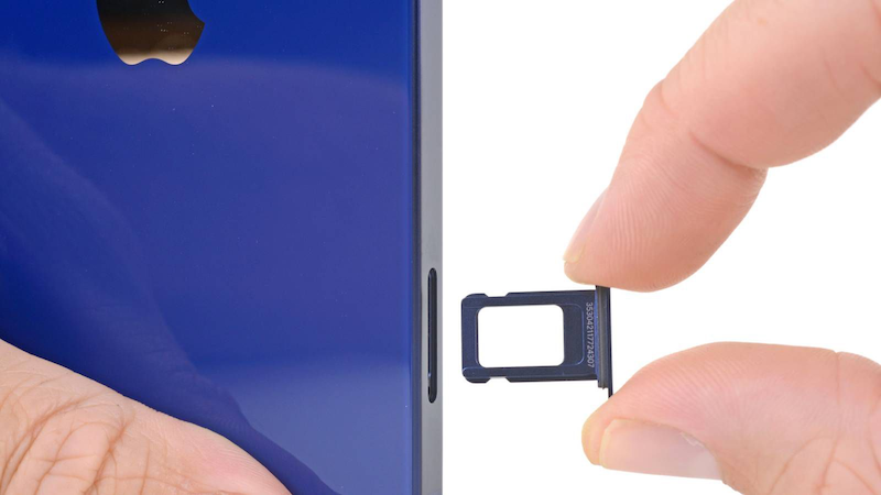 СЛУХИ: В iPhone 15 Pro не будет физического слота для SIM-карты