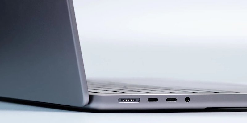 По новой информации в 2023 году MacBook будет произведен во Вьетнаме, поскольку Apple продолжает стремиться уменьшить свою зависимость от Китая как производственной базы.
