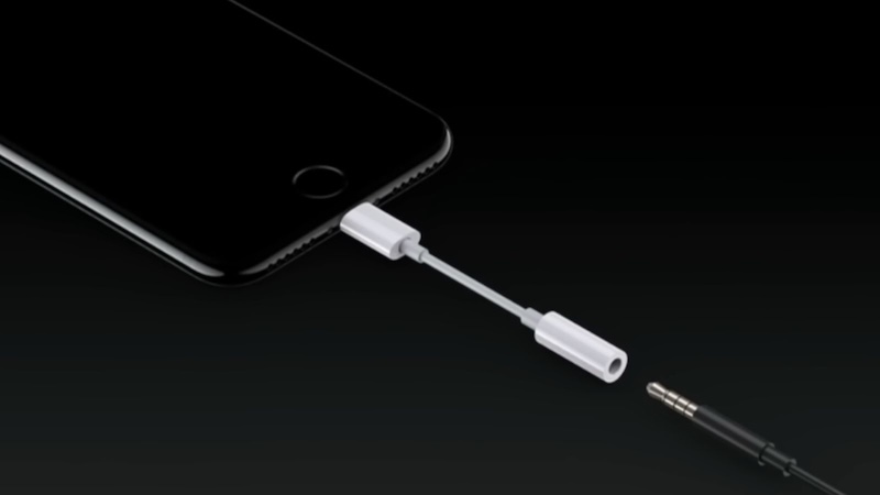 Apple, по-видимому, прекращает выпуск адаптера Lightning-разъем для наушников, представленного вместе с iPhone 7