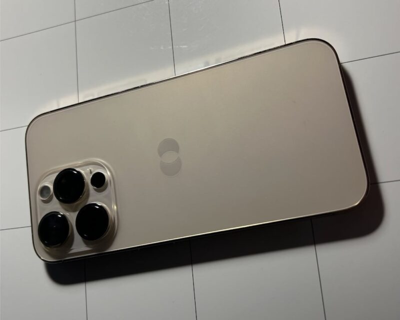 Редкий прототип iPhone, вероятно, использовался для тестирования технологии тактильных кнопок